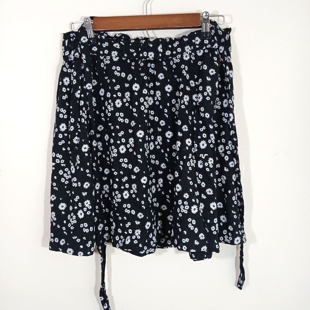 Black White Floral Belted Paper bag Mini Skirt Size Large with Pockets
